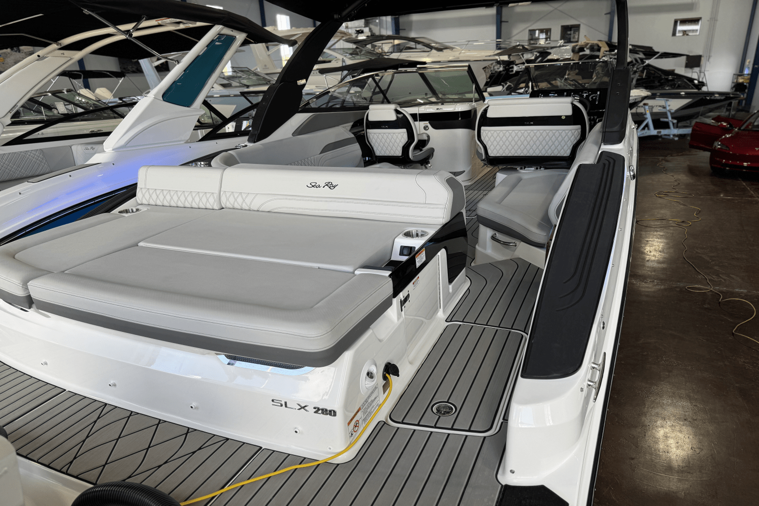 2025 Sea Ray SLX 280 Image Thumbnail #2