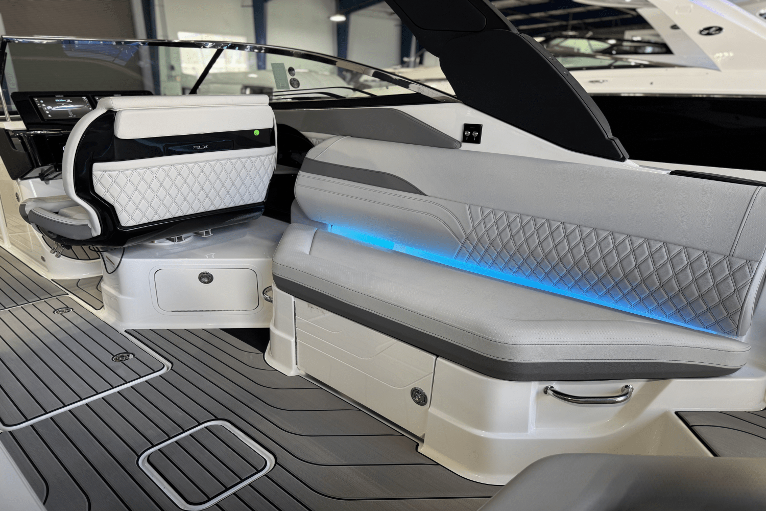 2025 Sea Ray SLX 280 Image Thumbnail #5