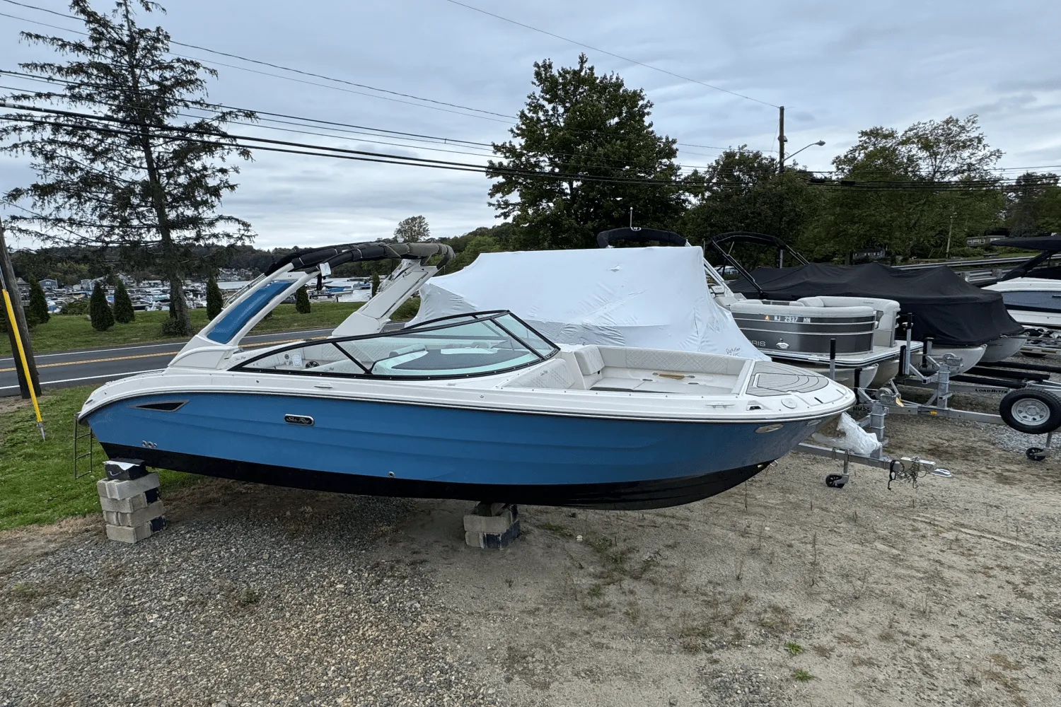 2025 Sea Ray SDX 270 Image Thumbnail #2
