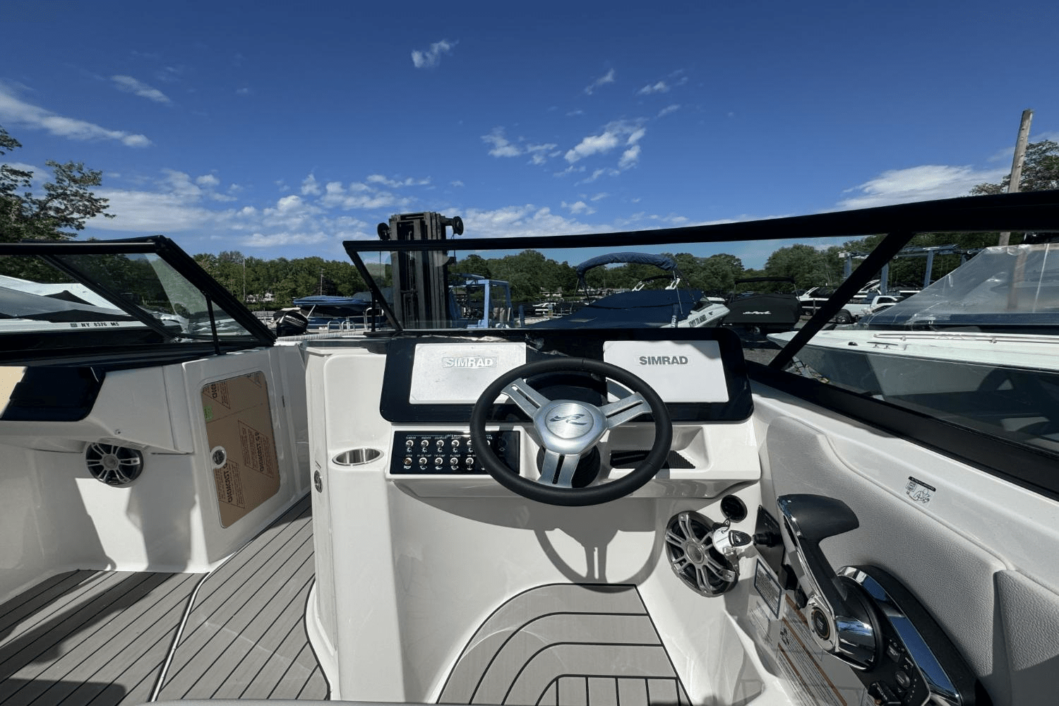 2025 Sea Ray SDX 270 Image Thumbnail #13