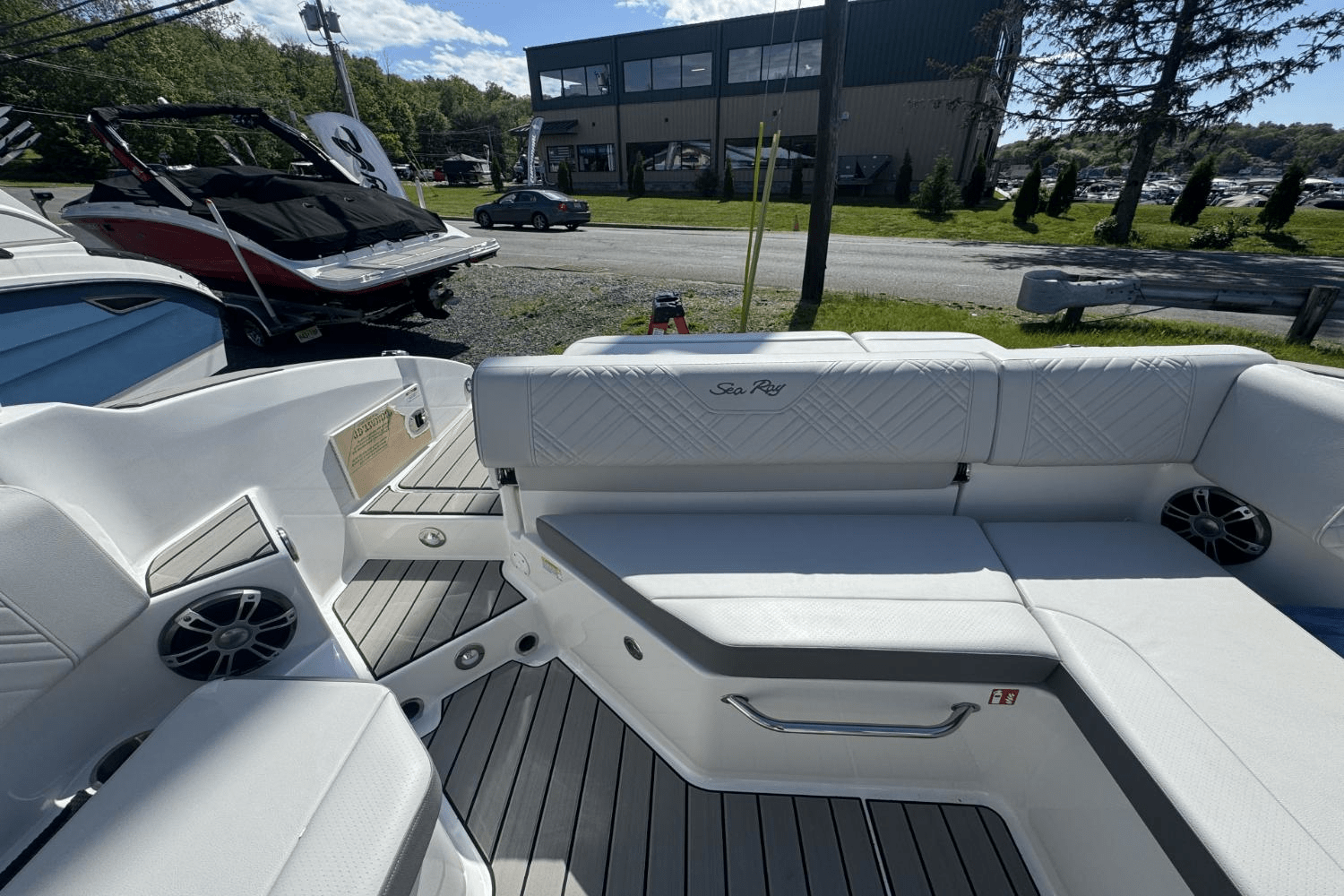 2025 Sea Ray SDX 270 Image Thumbnail #4