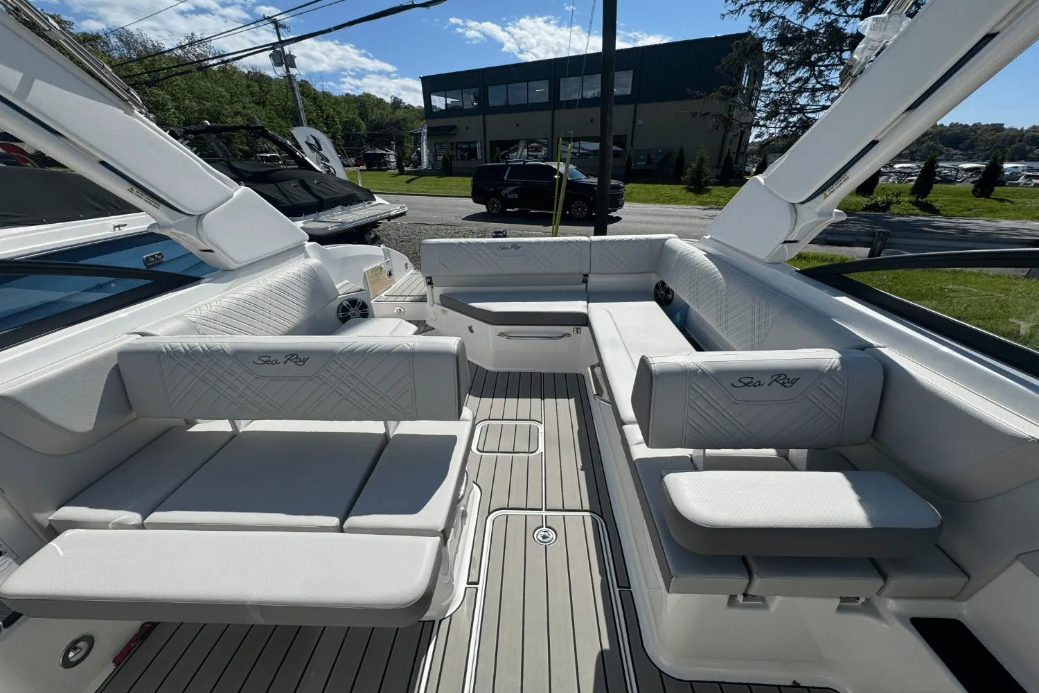 2025 Sea Ray SDX 270 Image Thumbnail #5