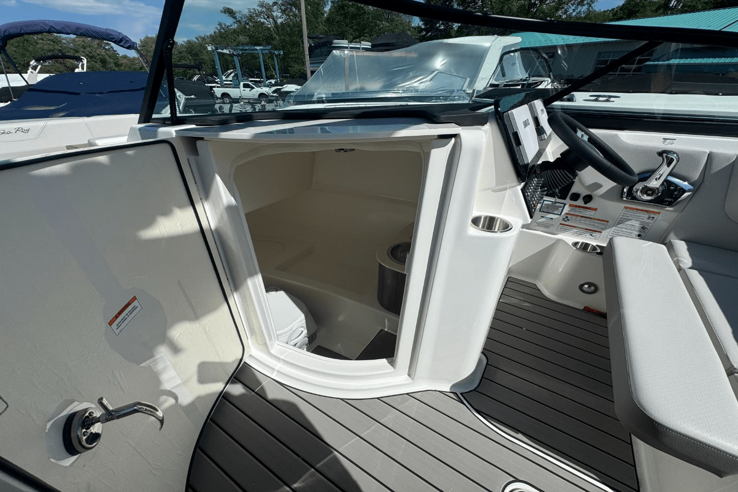 2025 Sea Ray SDX 270 Image Thumbnail #18