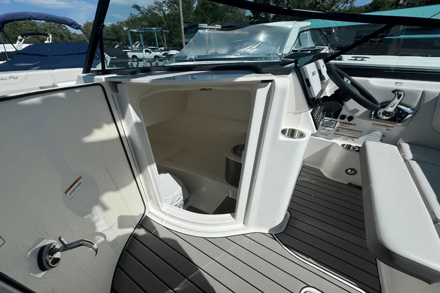 2025 Sea Ray SDX 270 Image Thumbnail #21