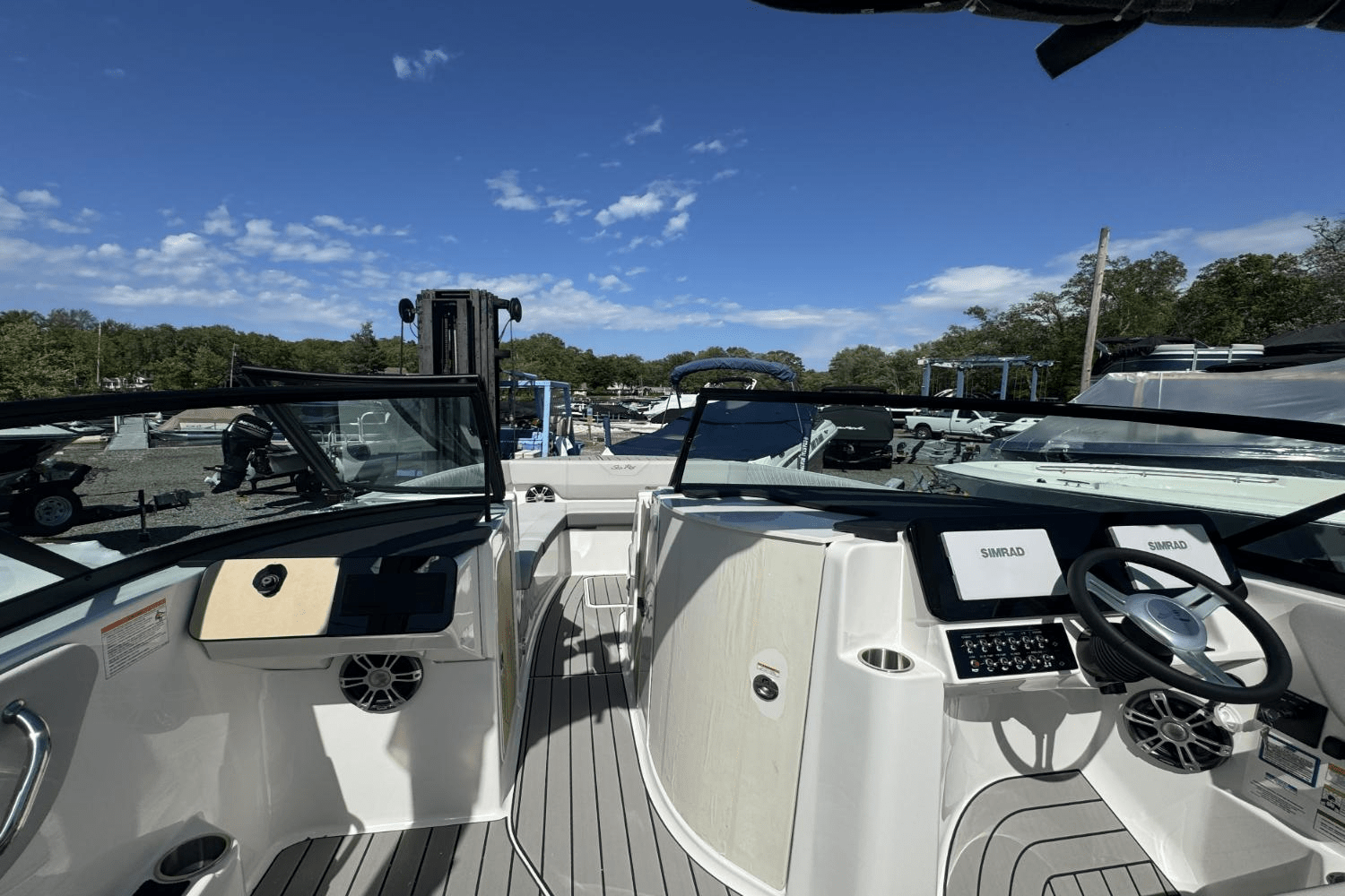 2025 Sea Ray SDX 270 Image Thumbnail #14