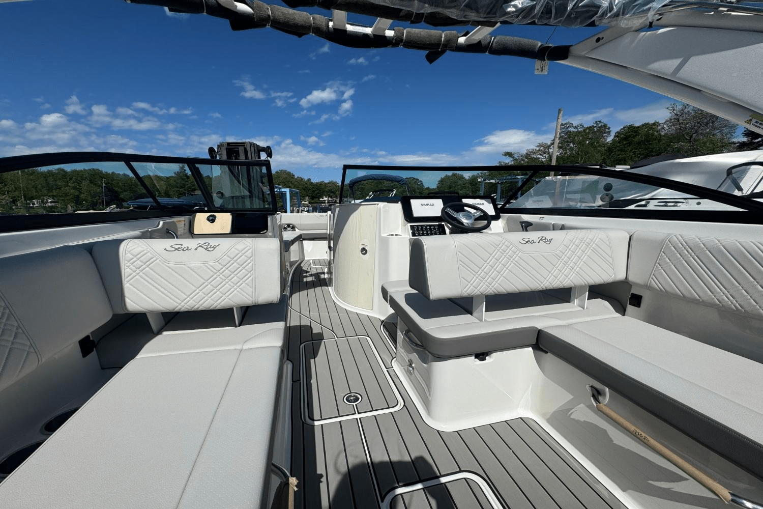 2025 Sea Ray SDX 270 Image Thumbnail #10