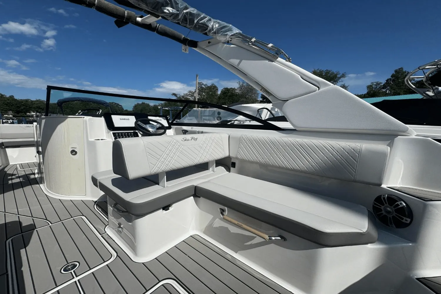2025 Sea Ray SDX 270 Image Thumbnail #12