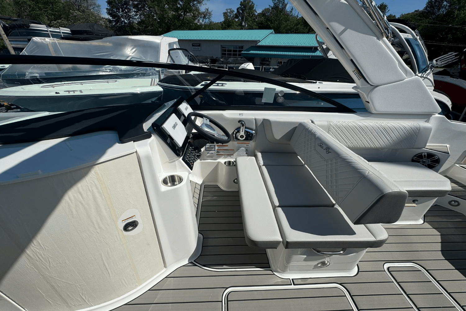 2025 Sea Ray SDX 270 Image Thumbnail #15