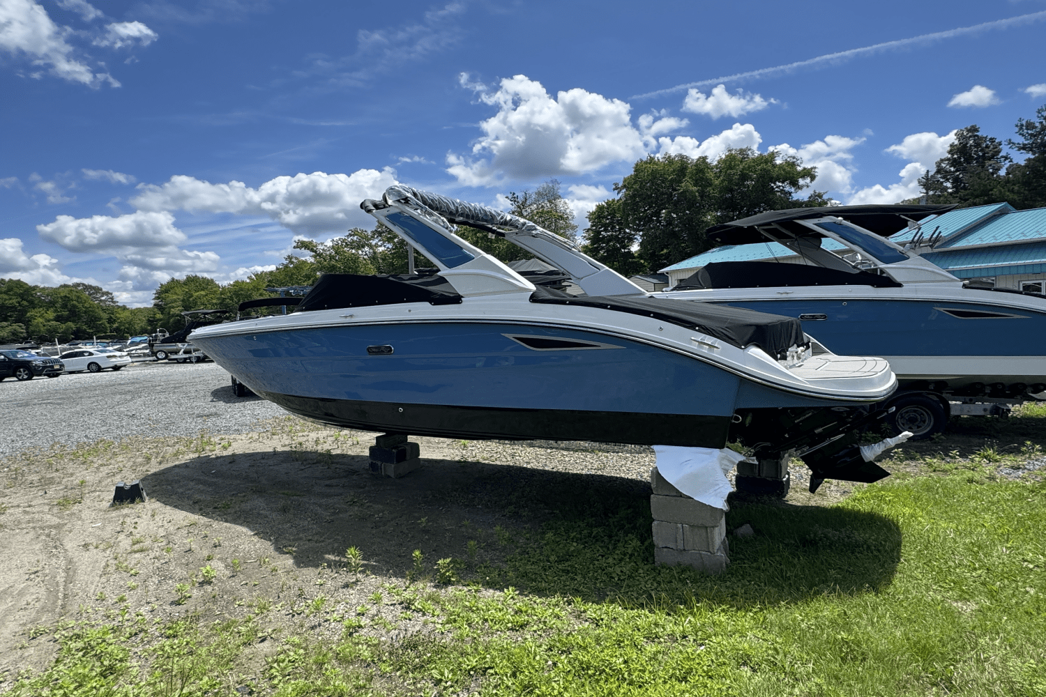 2025 Sea Ray SDX 270 Image Thumbnail #3