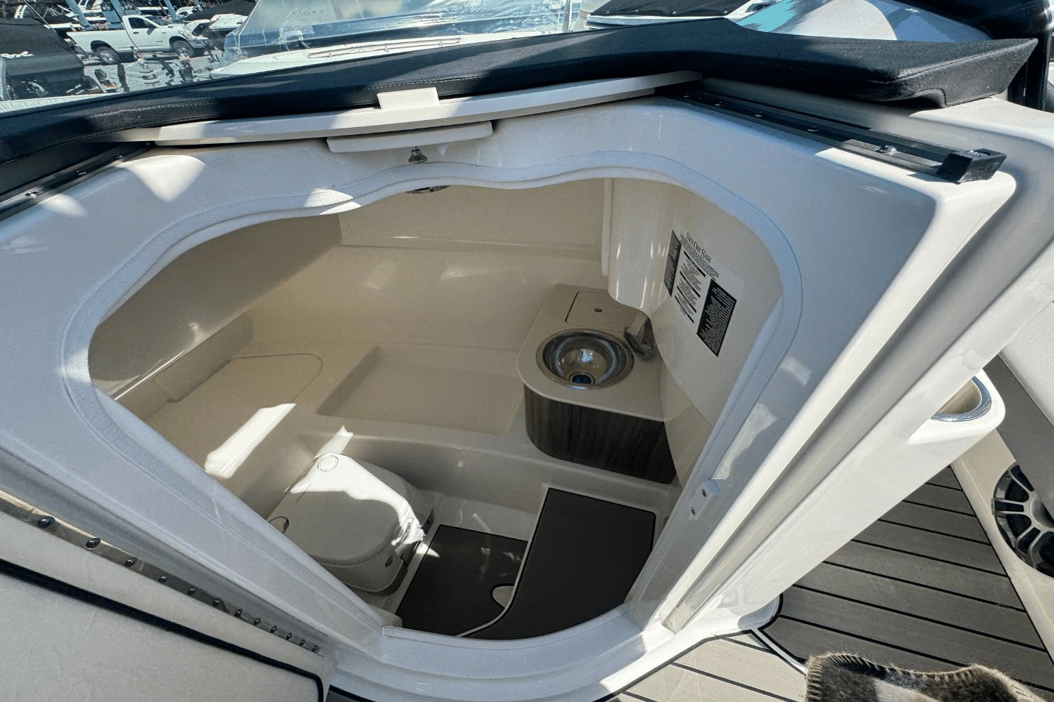2025 Sea Ray SDX 270 Image Thumbnail #19