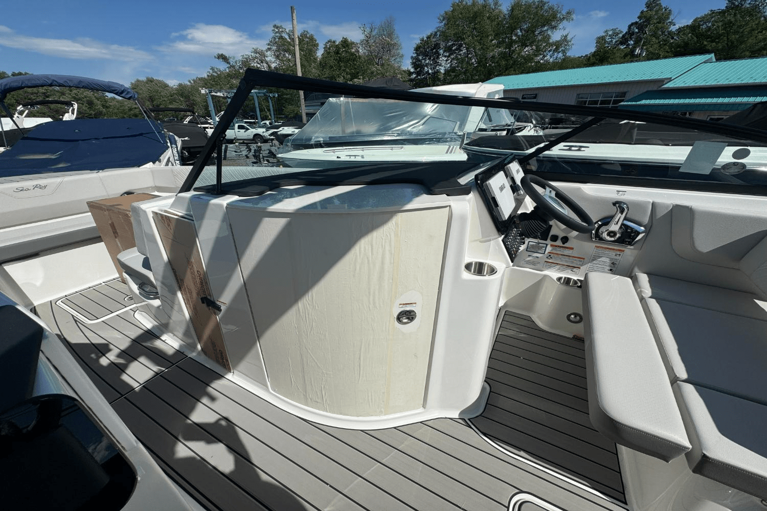 2025 Sea Ray SDX 270 Image Thumbnail #17