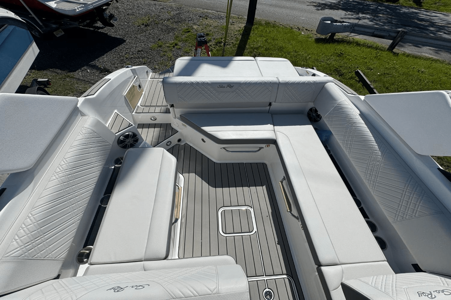 2025 Sea Ray SDX 270 Image Thumbnail #3