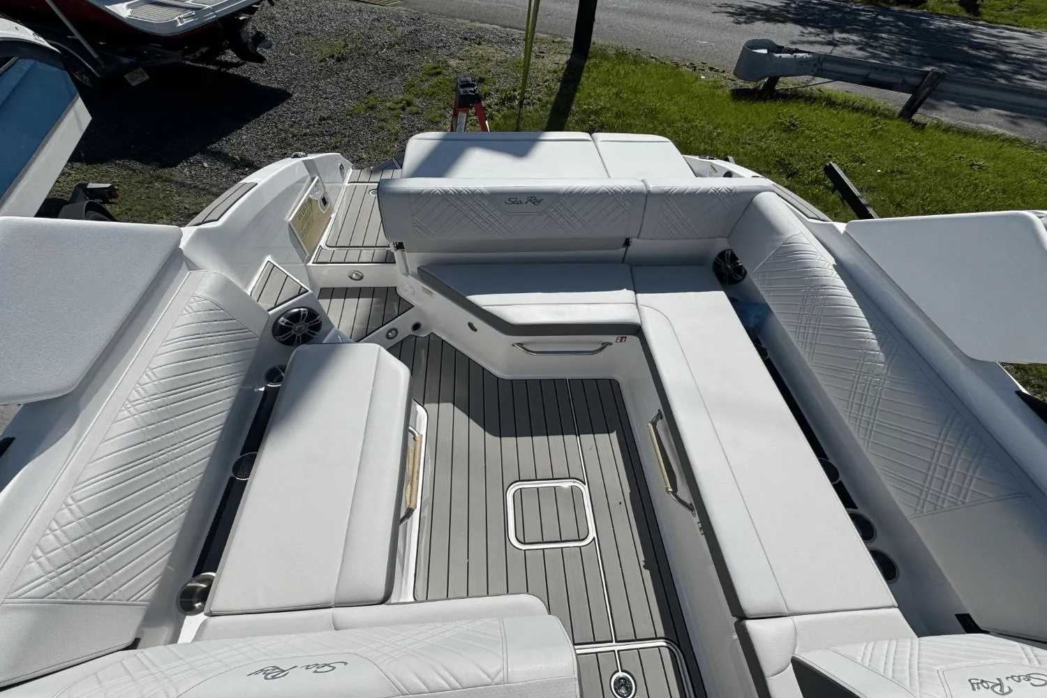 2025 Sea Ray SDX 270 Image Thumbnail #6