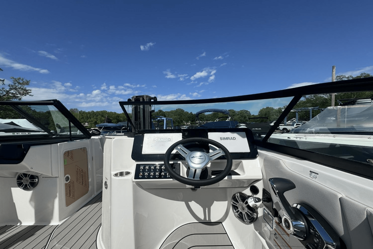 2025 Sea Ray SDX 270 Image Thumbnail #12