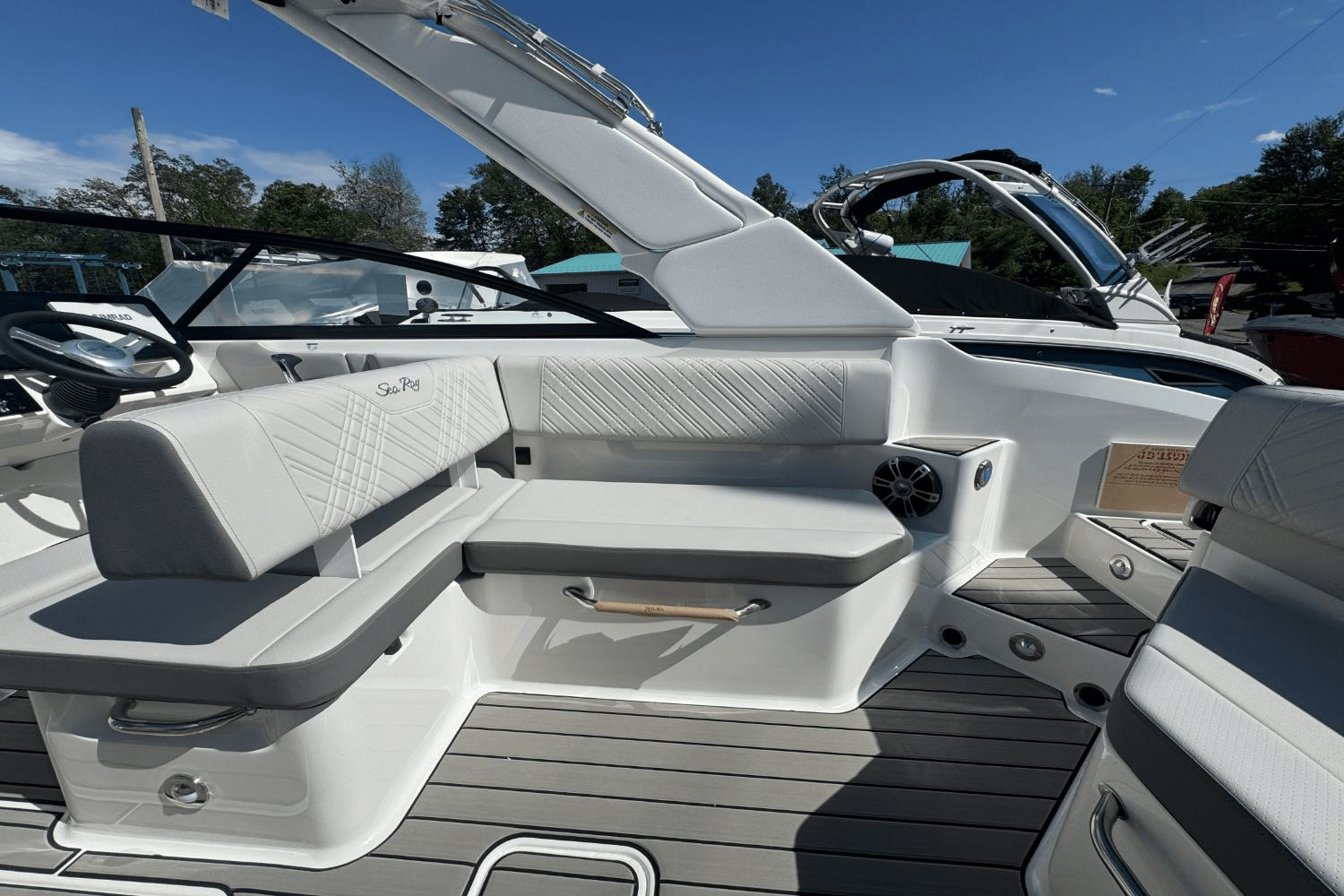 2025 Sea Ray SDX 270 Image Thumbnail #8
