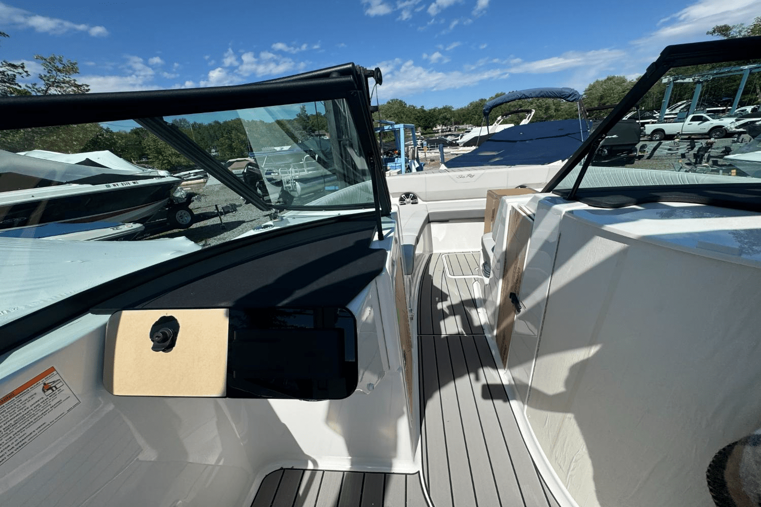 2025 Sea Ray SDX 270 Image Thumbnail #16