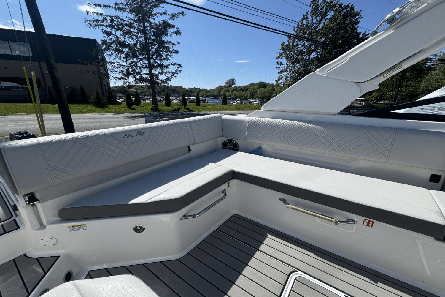 2025 Sea Ray SDX 270 Image Thumbnail #5
