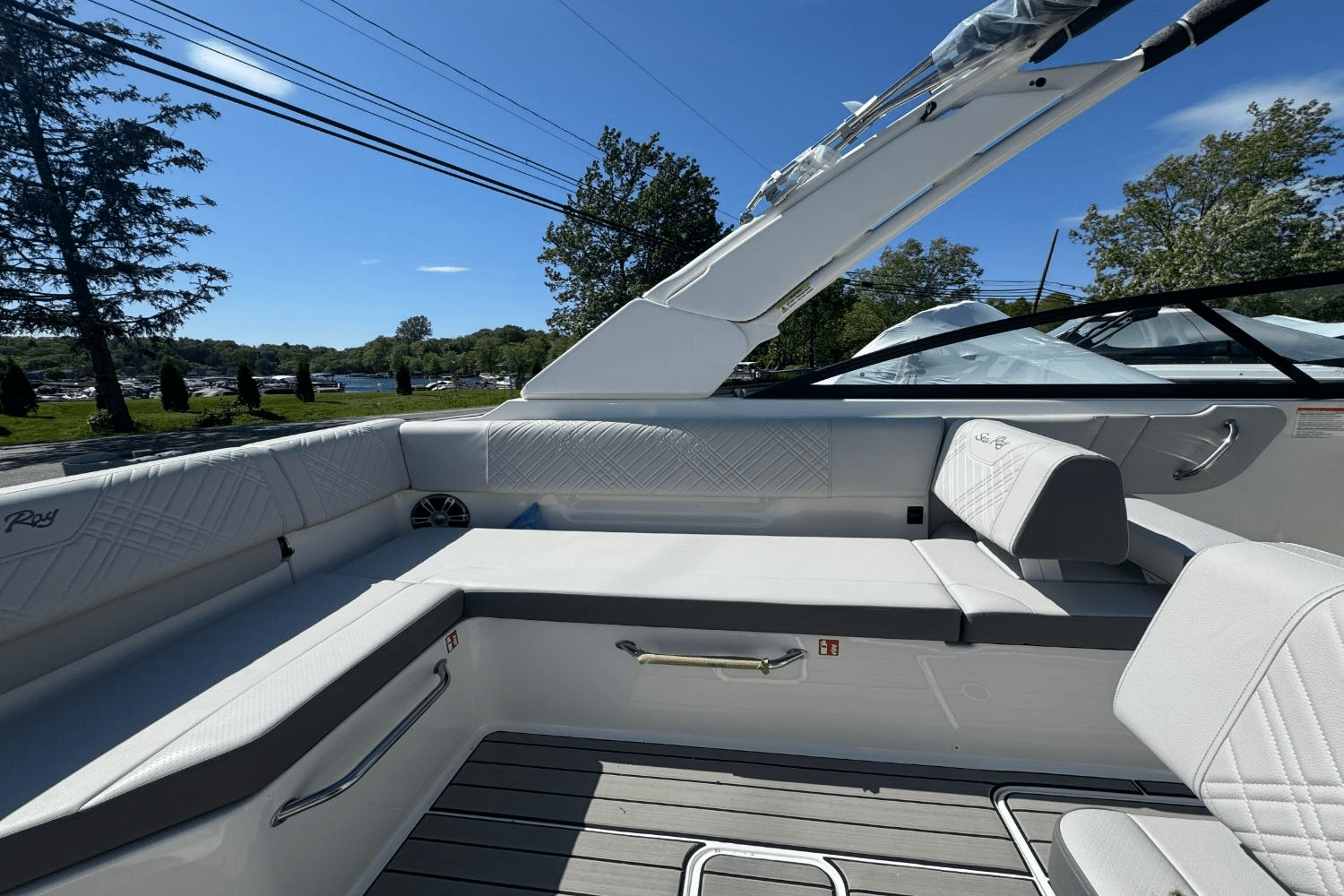2025 Sea Ray SDX 270 Image Thumbnail #6
