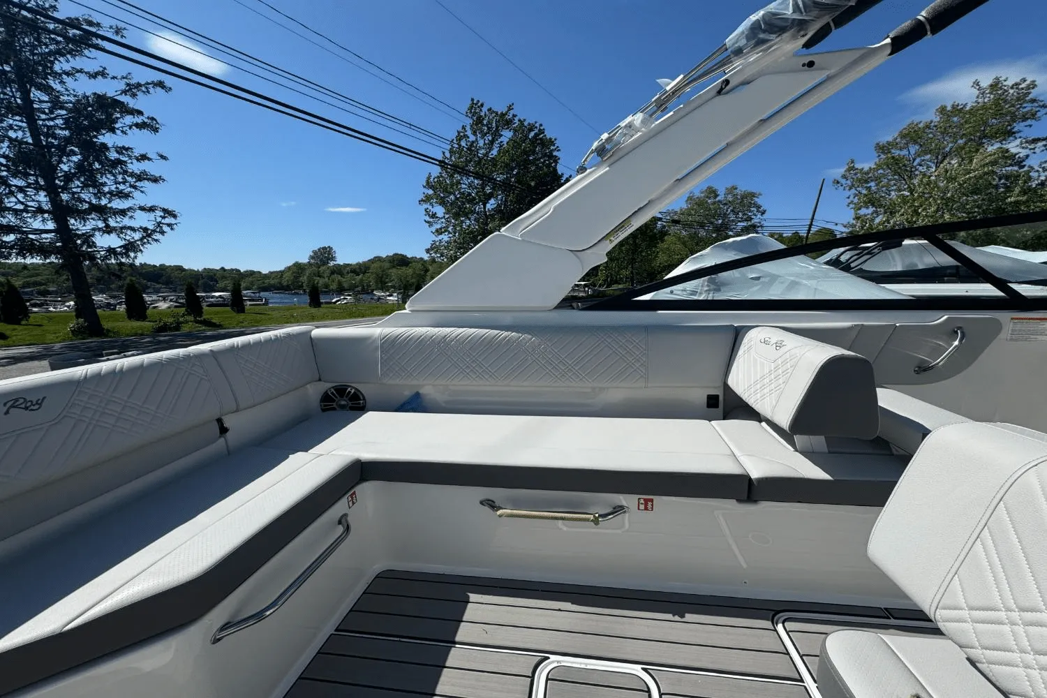 2025 Sea Ray SDX 270 Image Thumbnail #9