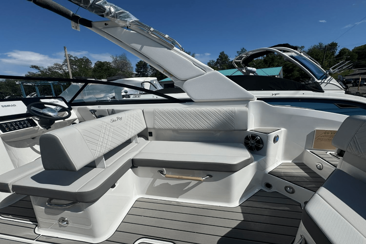 2025 Sea Ray SDX 270 Image Thumbnail #7
