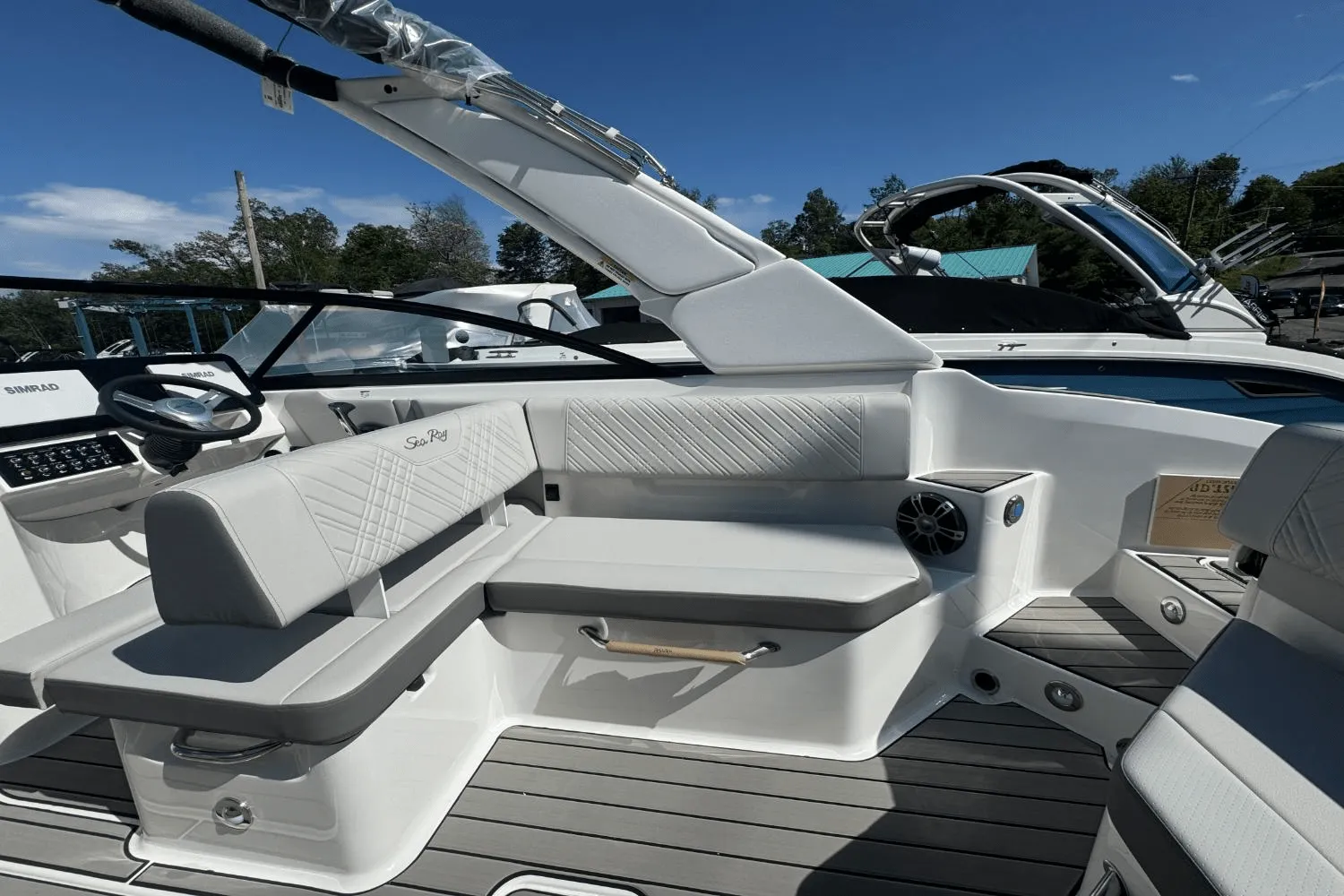 2025 Sea Ray SDX 270 Image Thumbnail #10