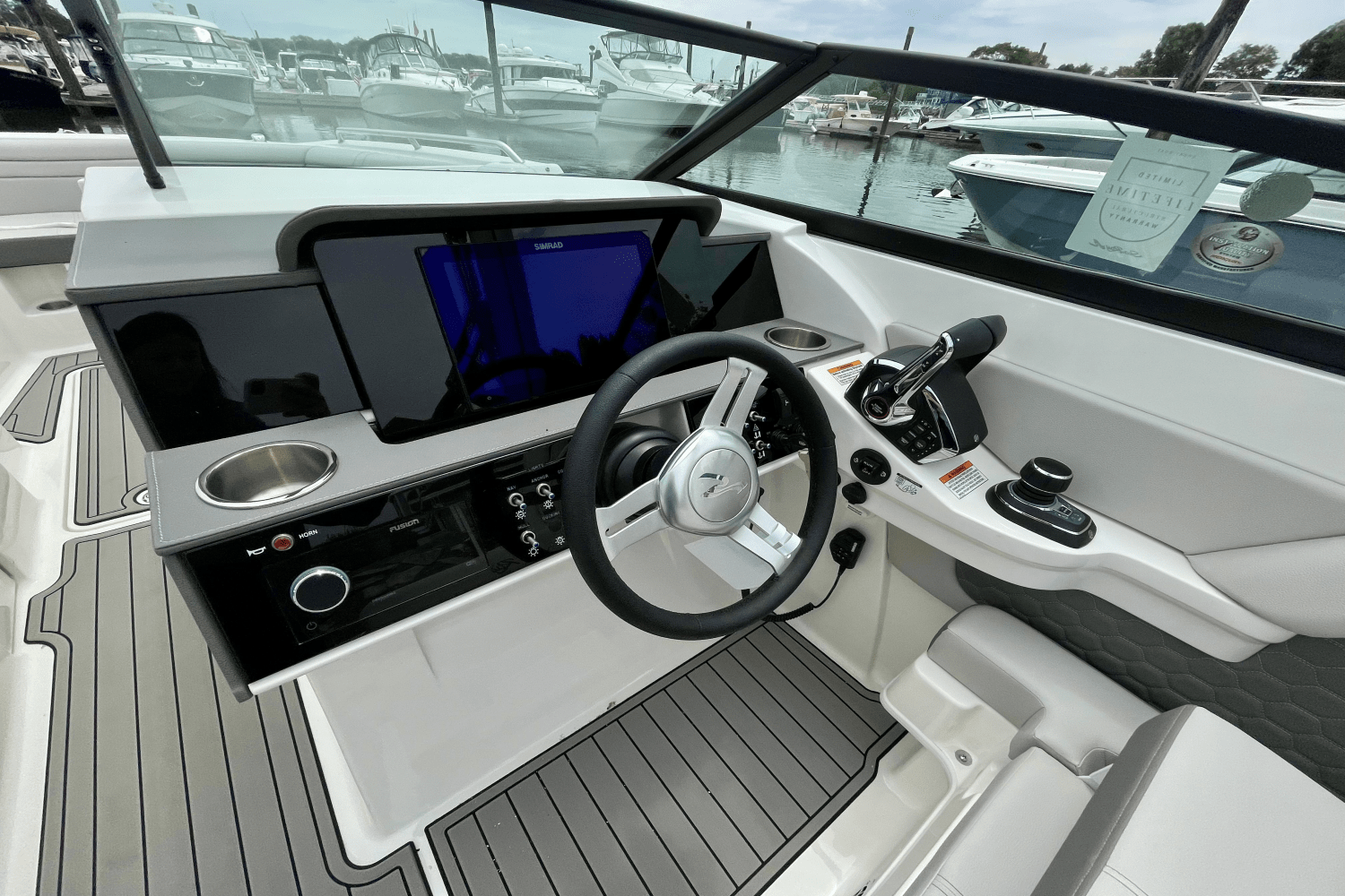 2025 Sea Ray SDX 290 Outboard Image Thumbnail #16