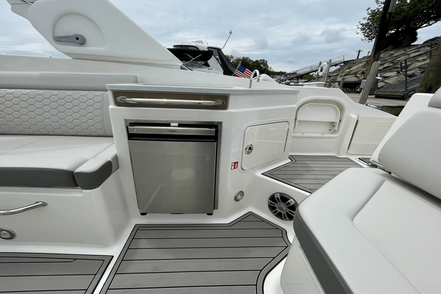 2025 Sea Ray SDX 290 Outboard Image Thumbnail #8