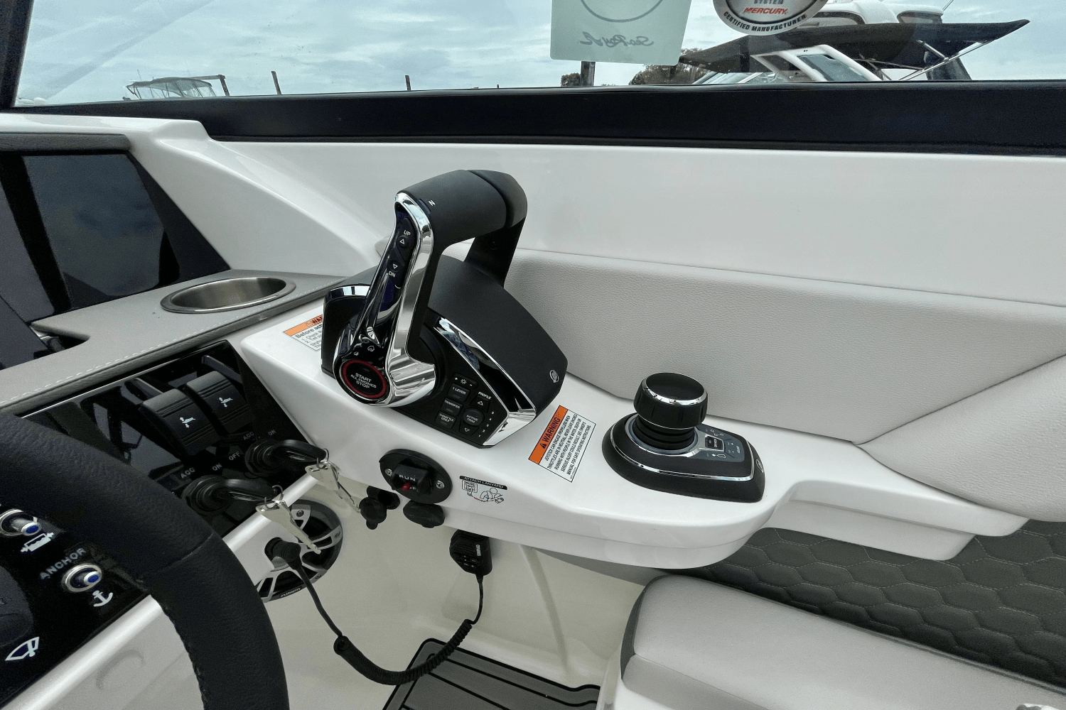 2025 Sea Ray SDX 290 Outboard Image Thumbnail #18