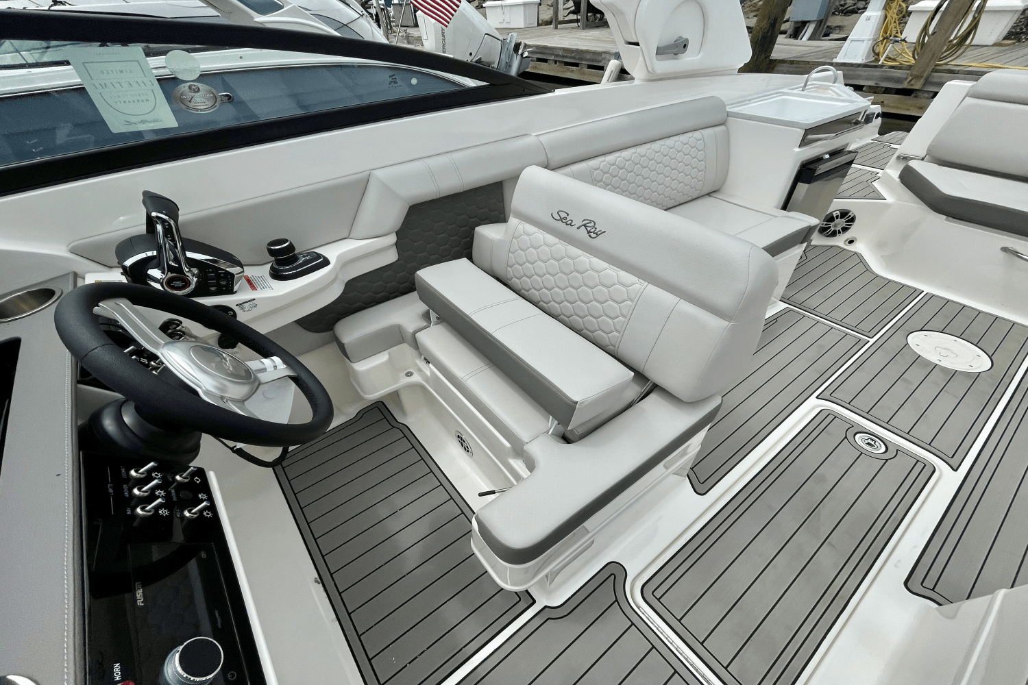 2025 Sea Ray SDX 290 Outboard Image Thumbnail #15