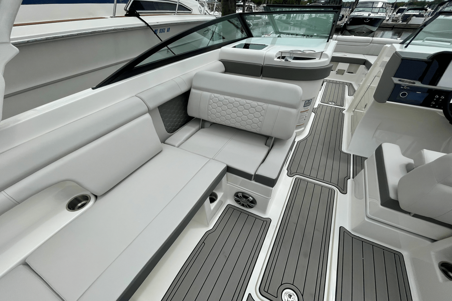 2025 Sea Ray SDX 290 Outboard Image Thumbnail #12
