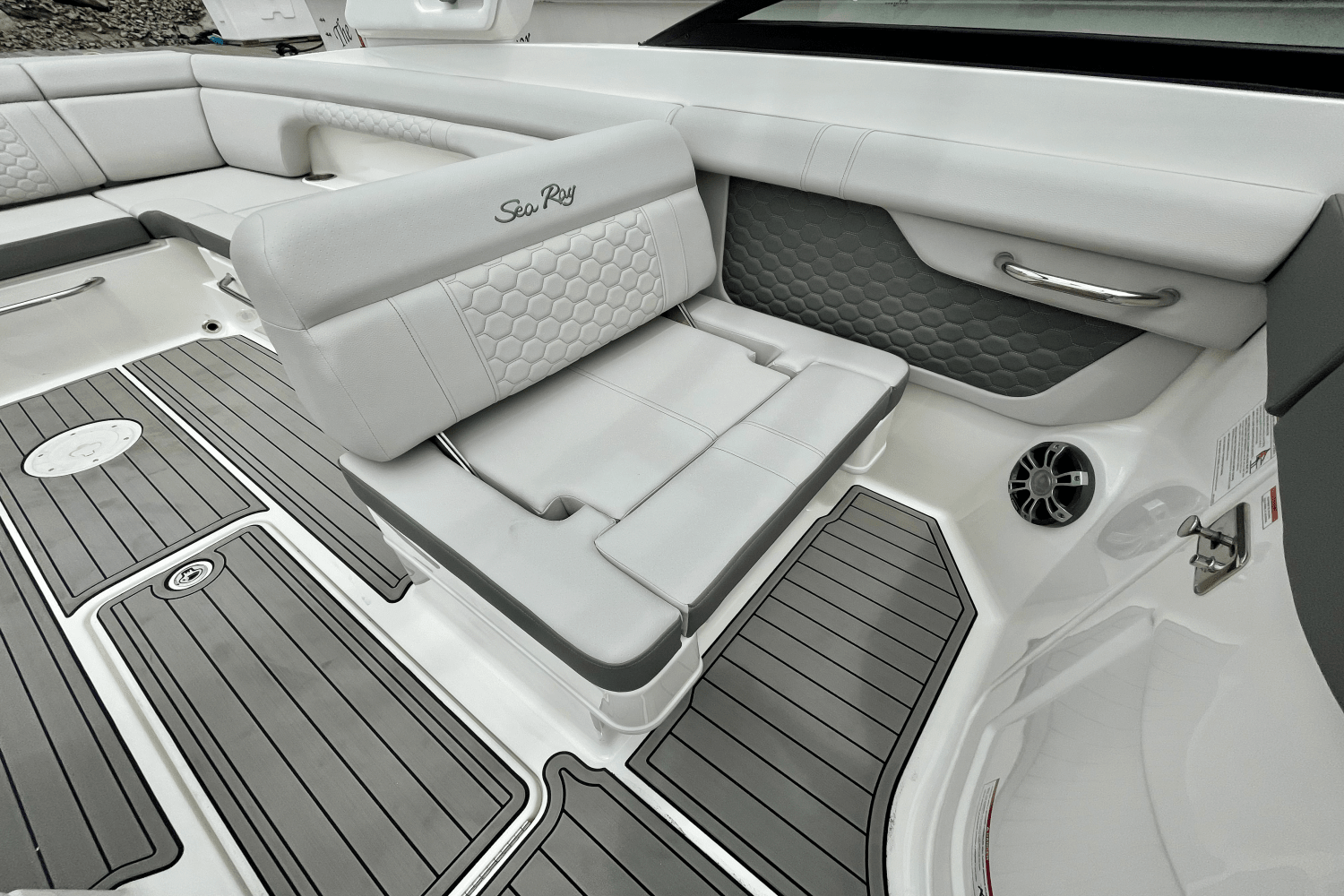 2025 Sea Ray SDX 290 Outboard Image Thumbnail #14