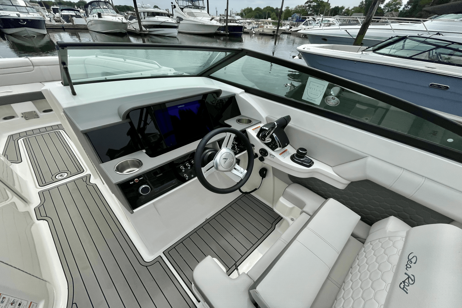 2025 Sea Ray SDX 290 Outboard Image Thumbnail #17