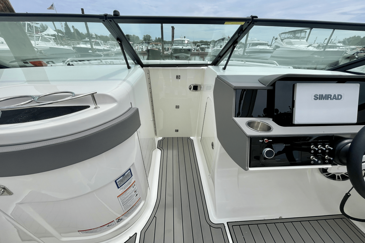 2025 Sea Ray SDX 290 Outboard Image Thumbnail #25