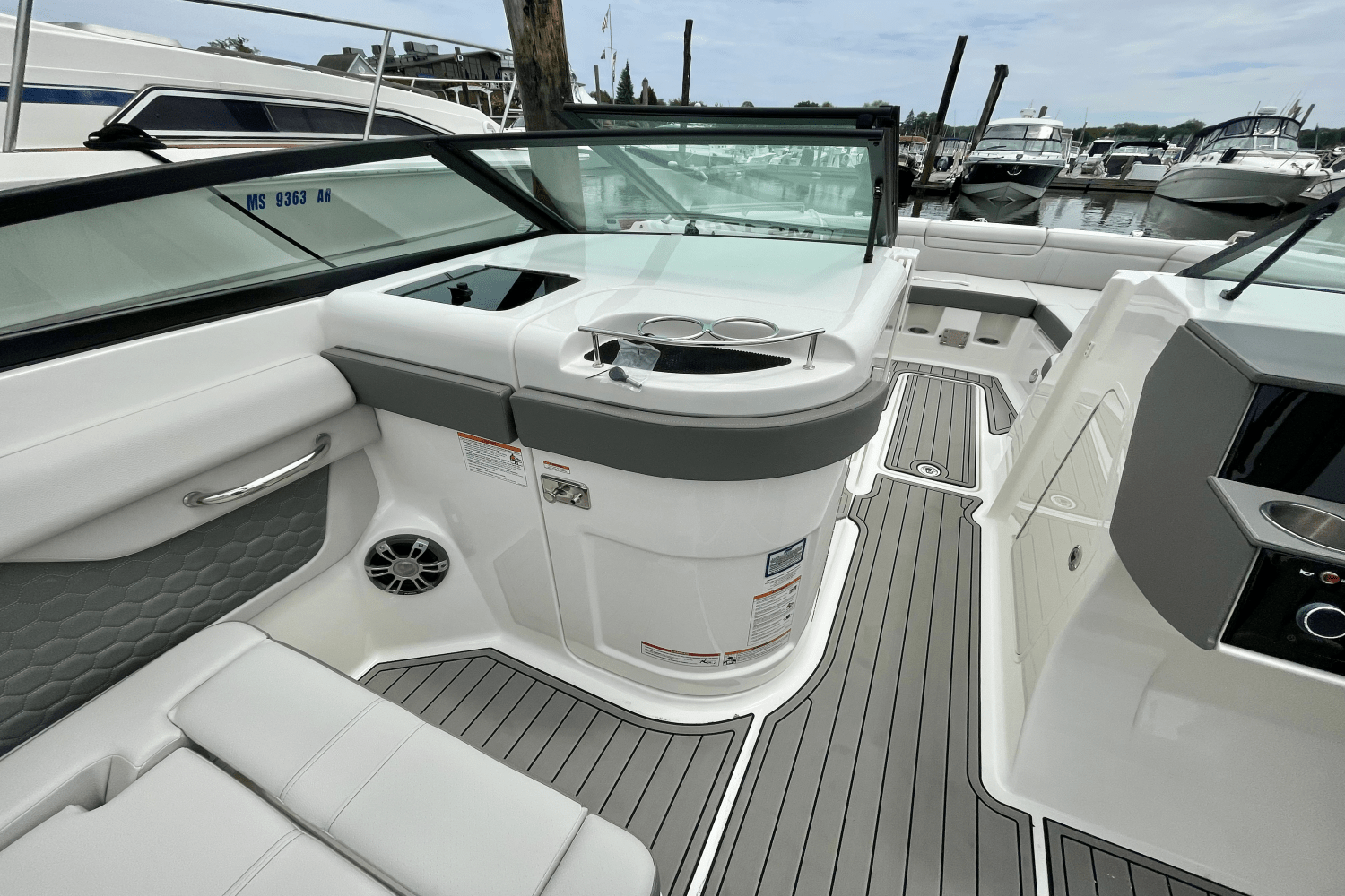 2025 Sea Ray SDX 290 Outboard Image Thumbnail #20