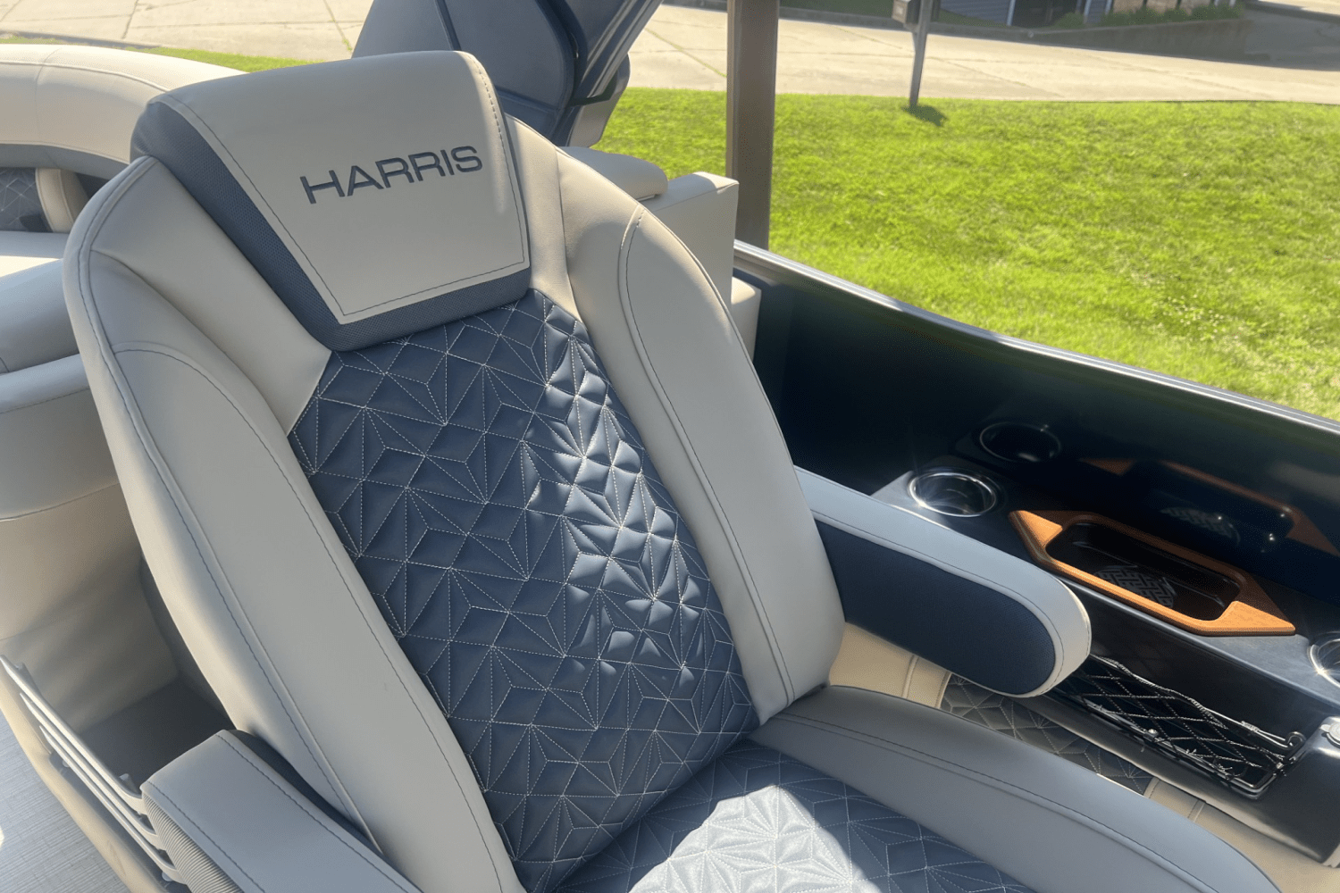 2025 Harris Grand Mariner 250 Image Thumbnail #9