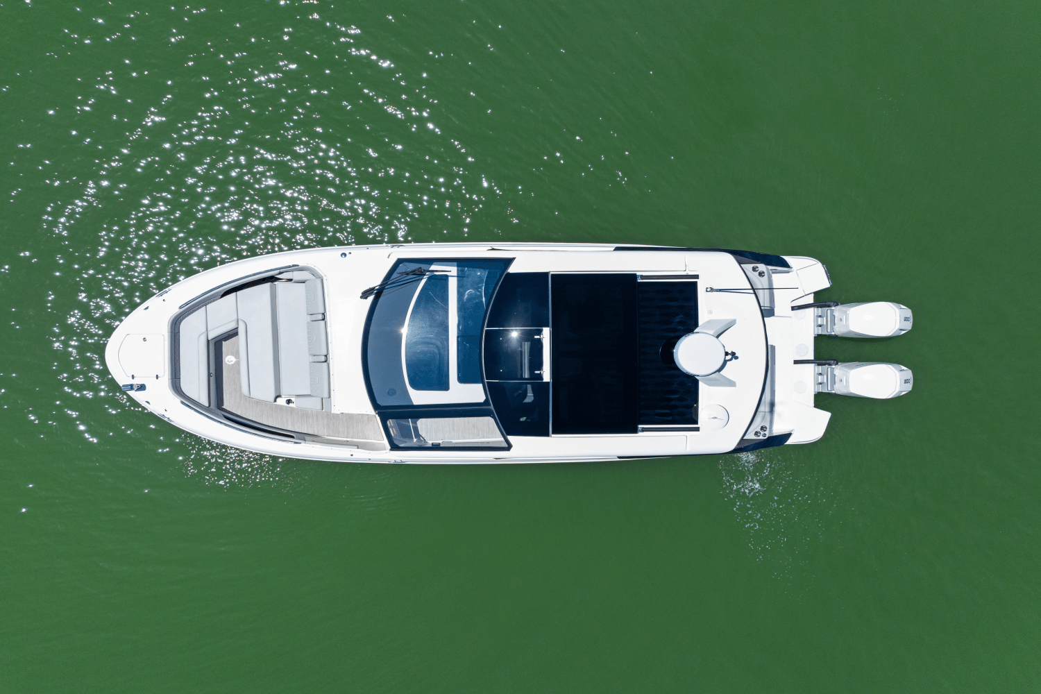 2025 Sea Ray Sundancer 370 Outboard Image Thumbnail #9