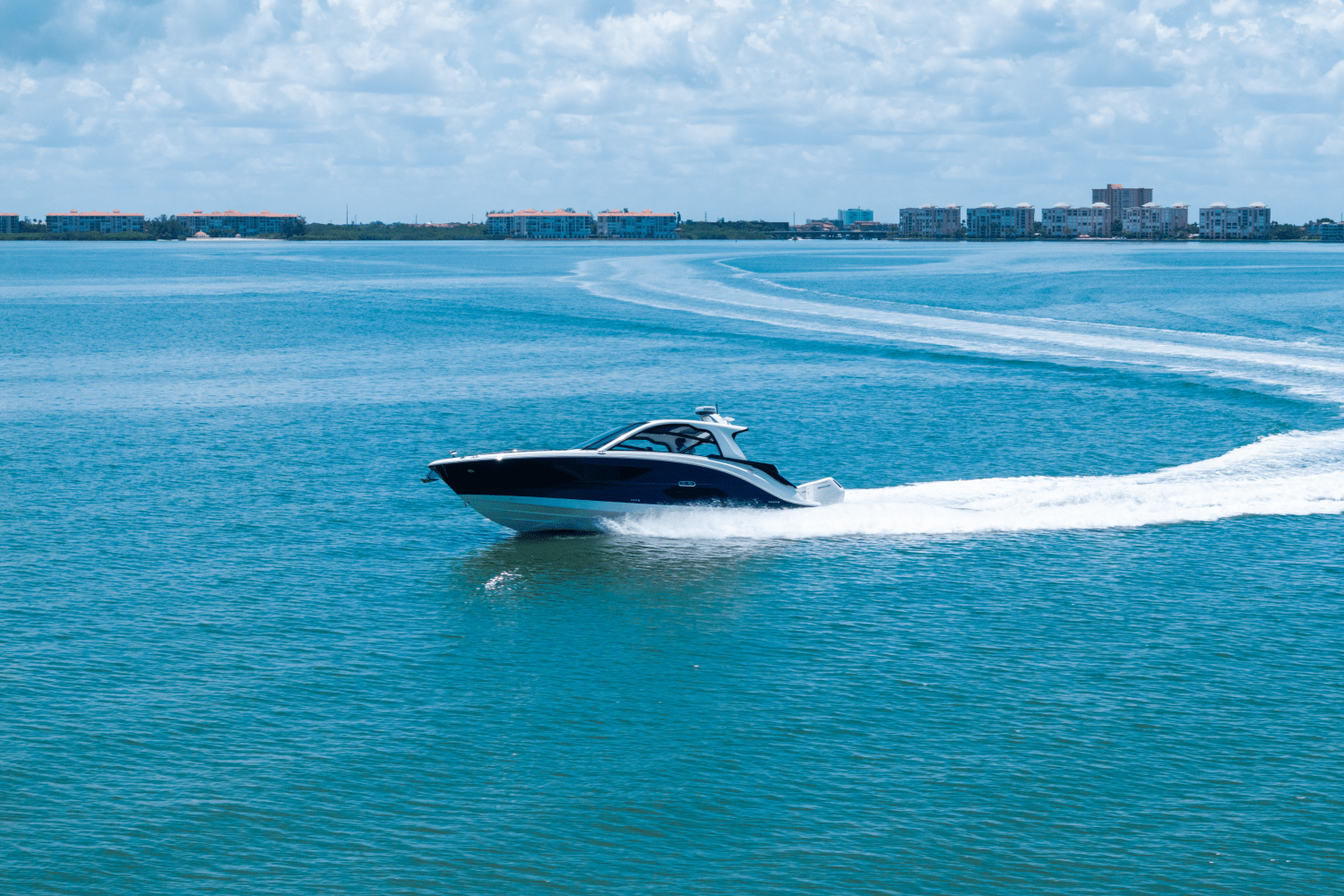 2025 Sea Ray Sundancer 370 Outboard Image Thumbnail #23