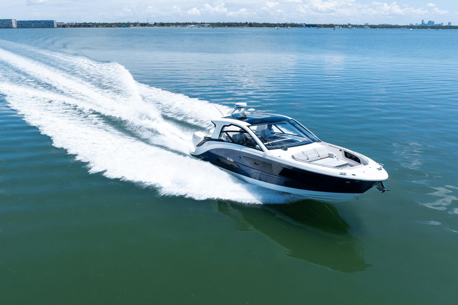 2025 Sea Ray Sundancer 370 Outboard Image Thumbnail #26