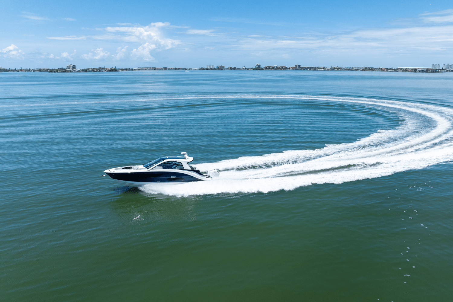 2025 Sea Ray Sundancer 370 Outboard Image Thumbnail #17