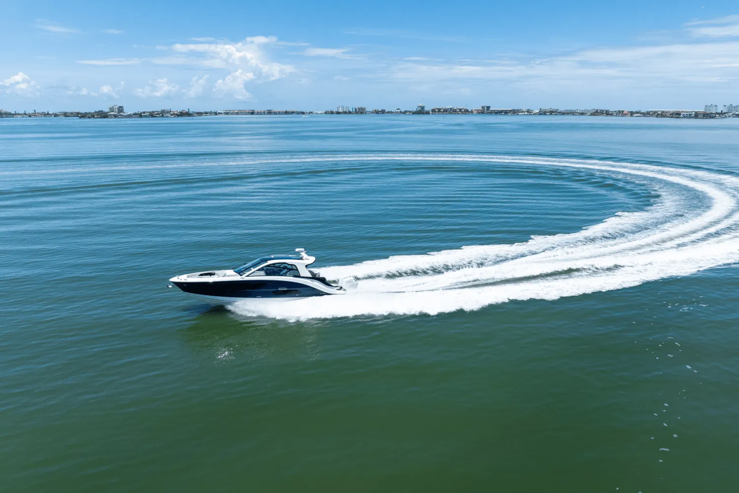 2025 Sea Ray Sundancer 370 Outboard Image Thumbnail #17