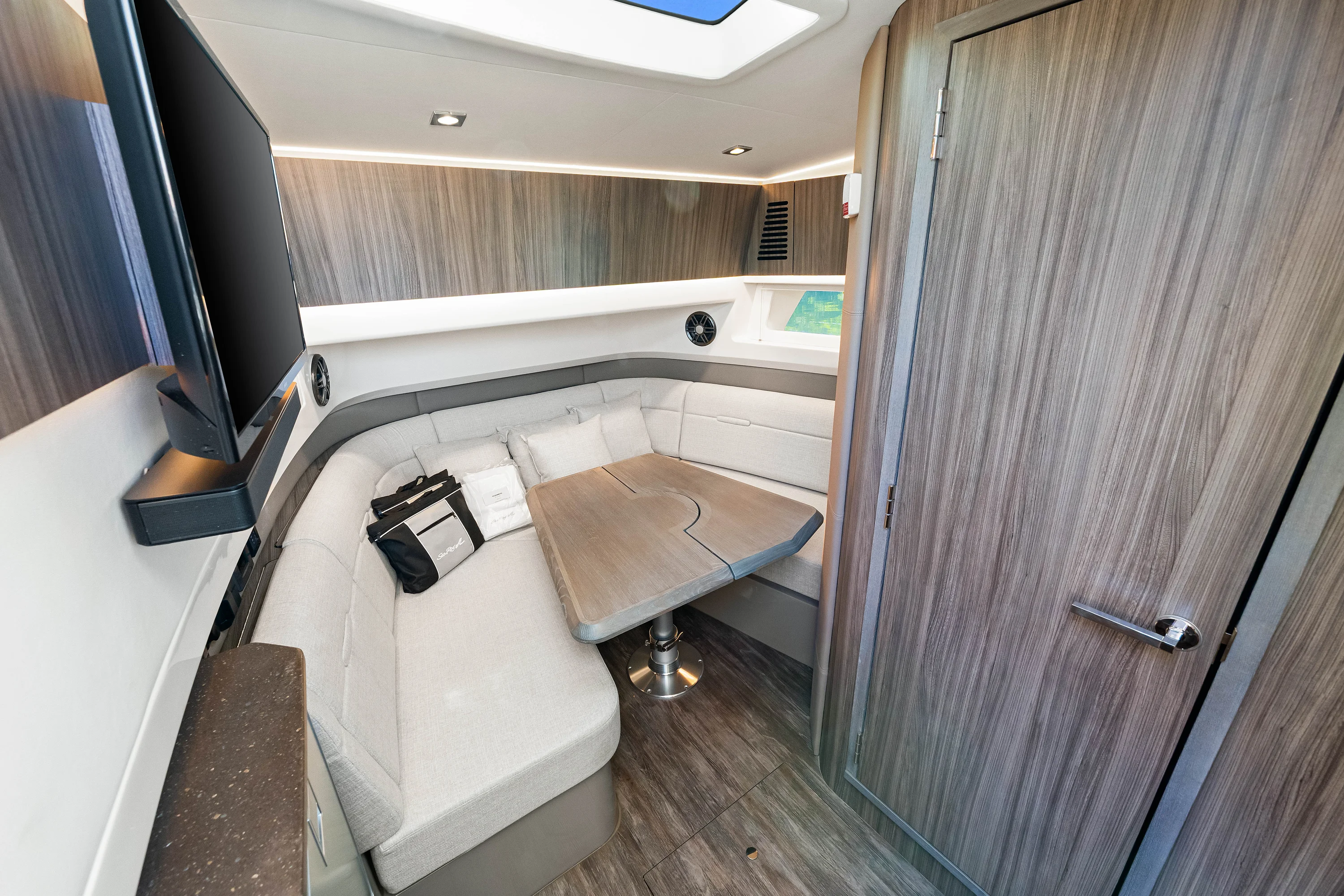 2025 Sea Ray SLX 400 Outboard Image Thumbnail #52