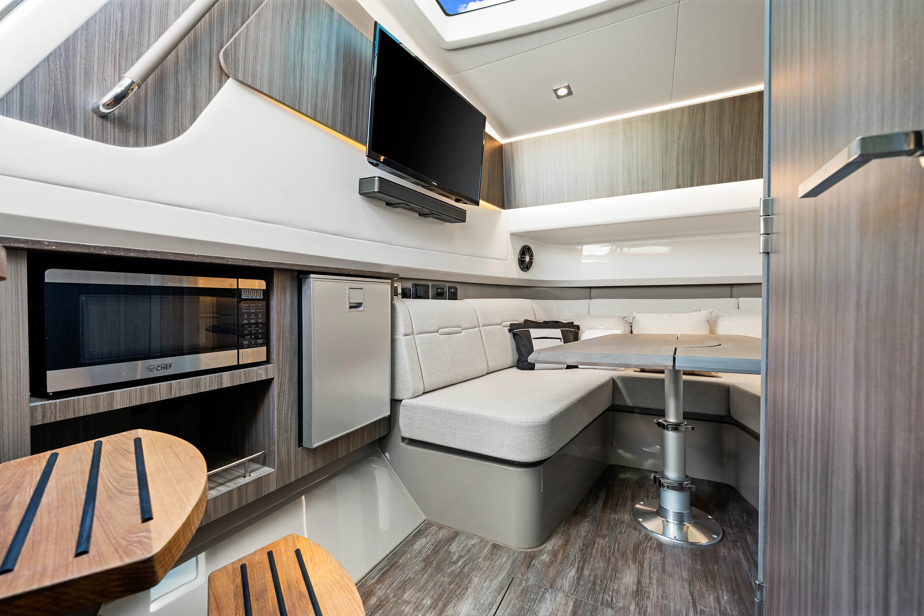 2025 Sea Ray SLX 400 Outboard Image Thumbnail #53