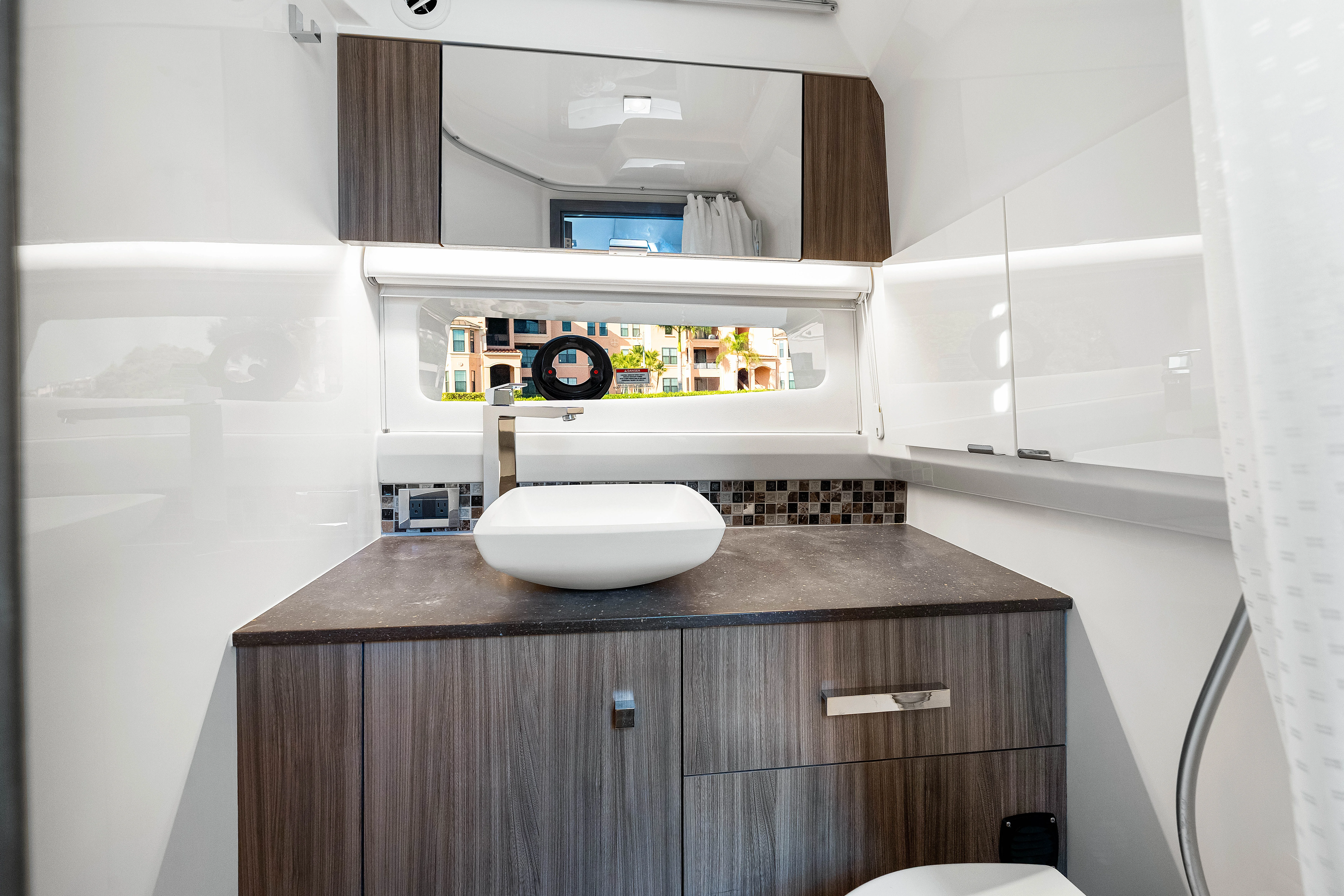 2025 Sea Ray SLX 400 Outboard Image Thumbnail #56