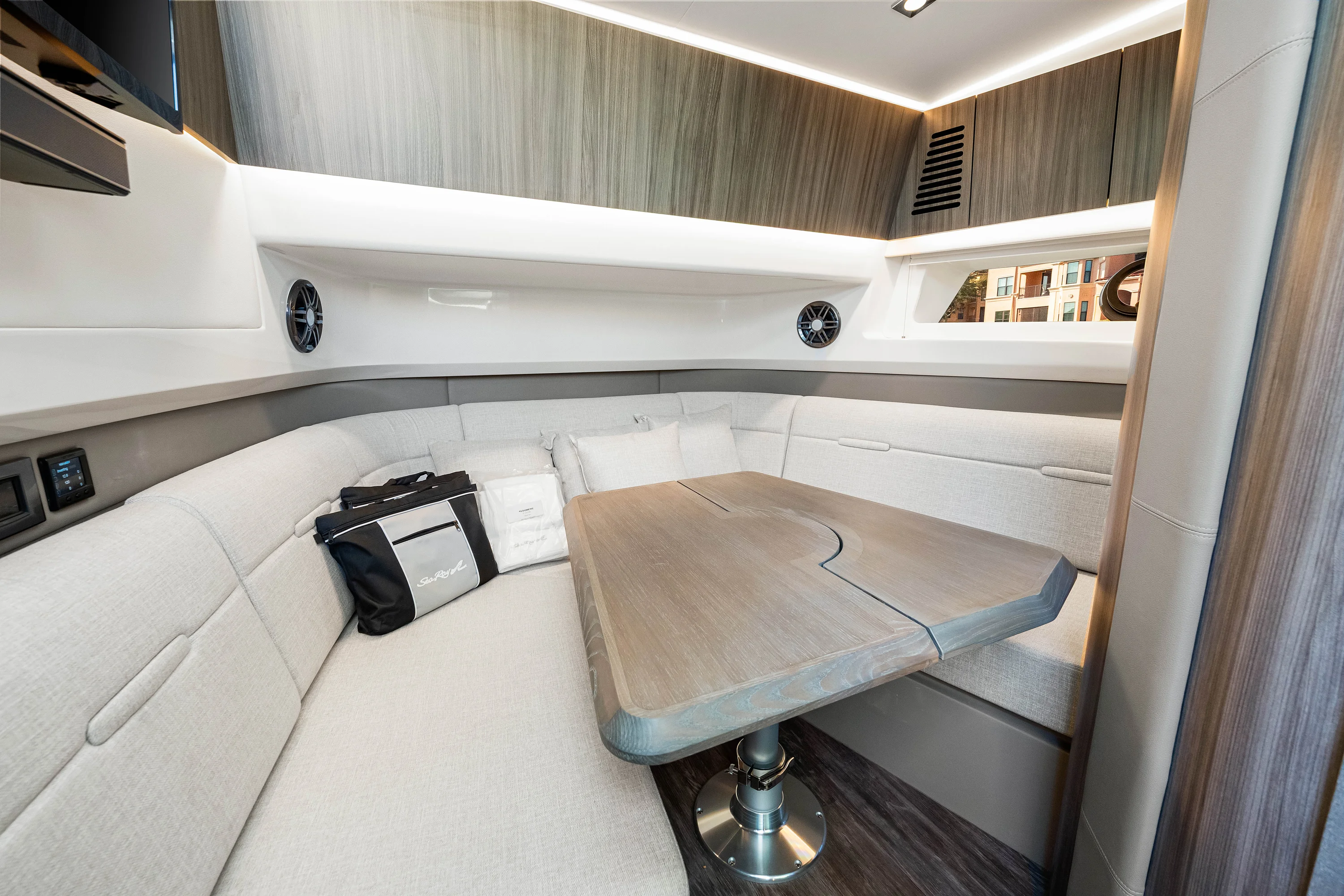 2025 Sea Ray SLX 400 Outboard Image Thumbnail #54