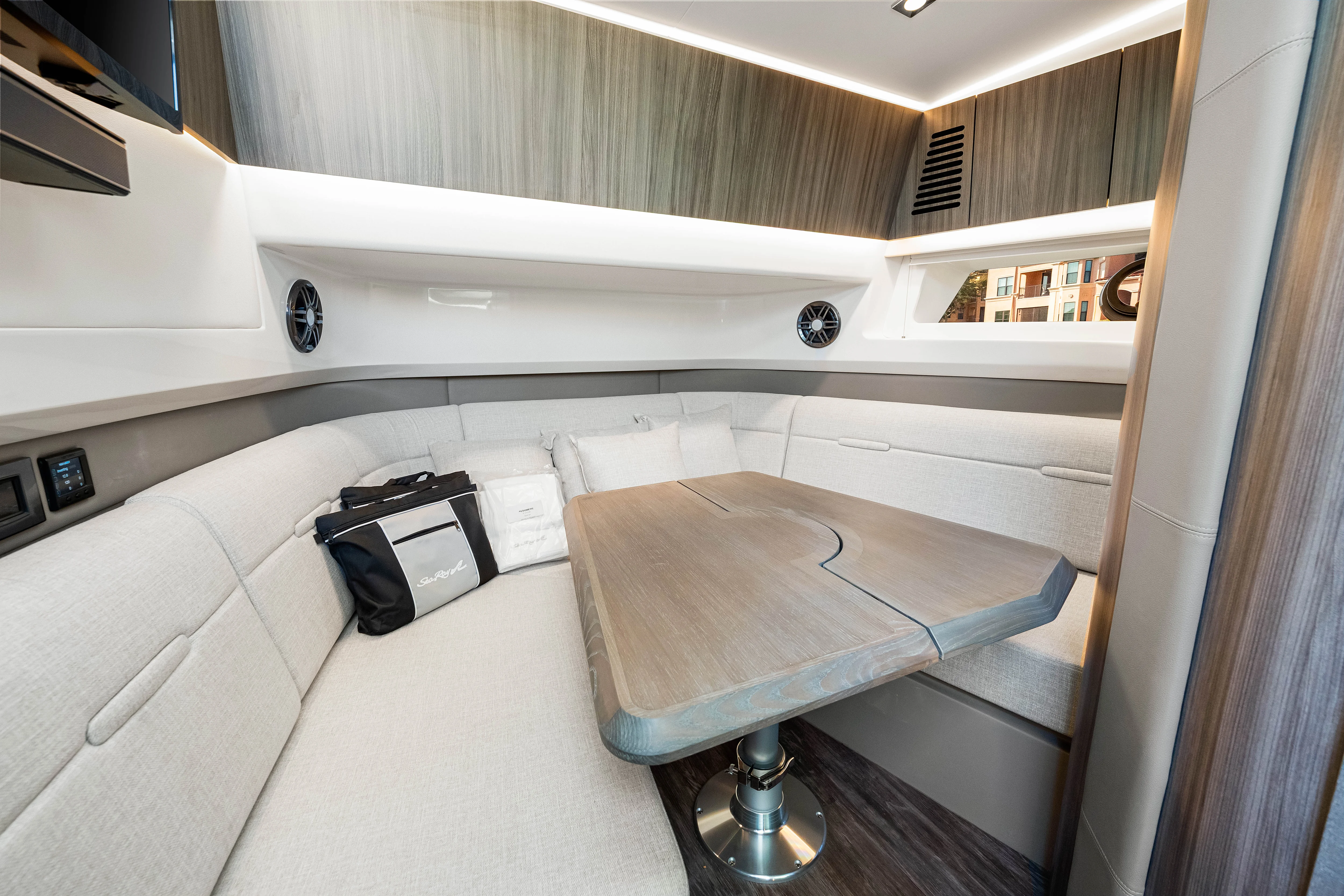 2025 Sea Ray SLX 400 Outboard Image Thumbnail #54