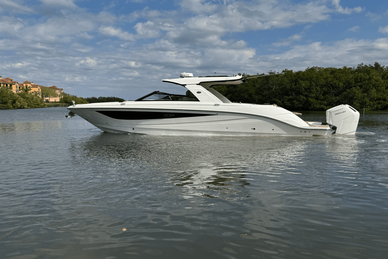 2025 Sea Ray SLX 400 Outboard Image Thumbnail #17