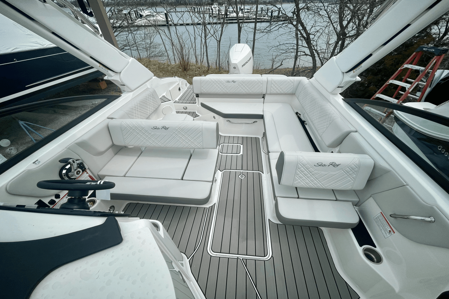 2025 Sea Ray SDX 250 Outboard Image Thumbnail #19