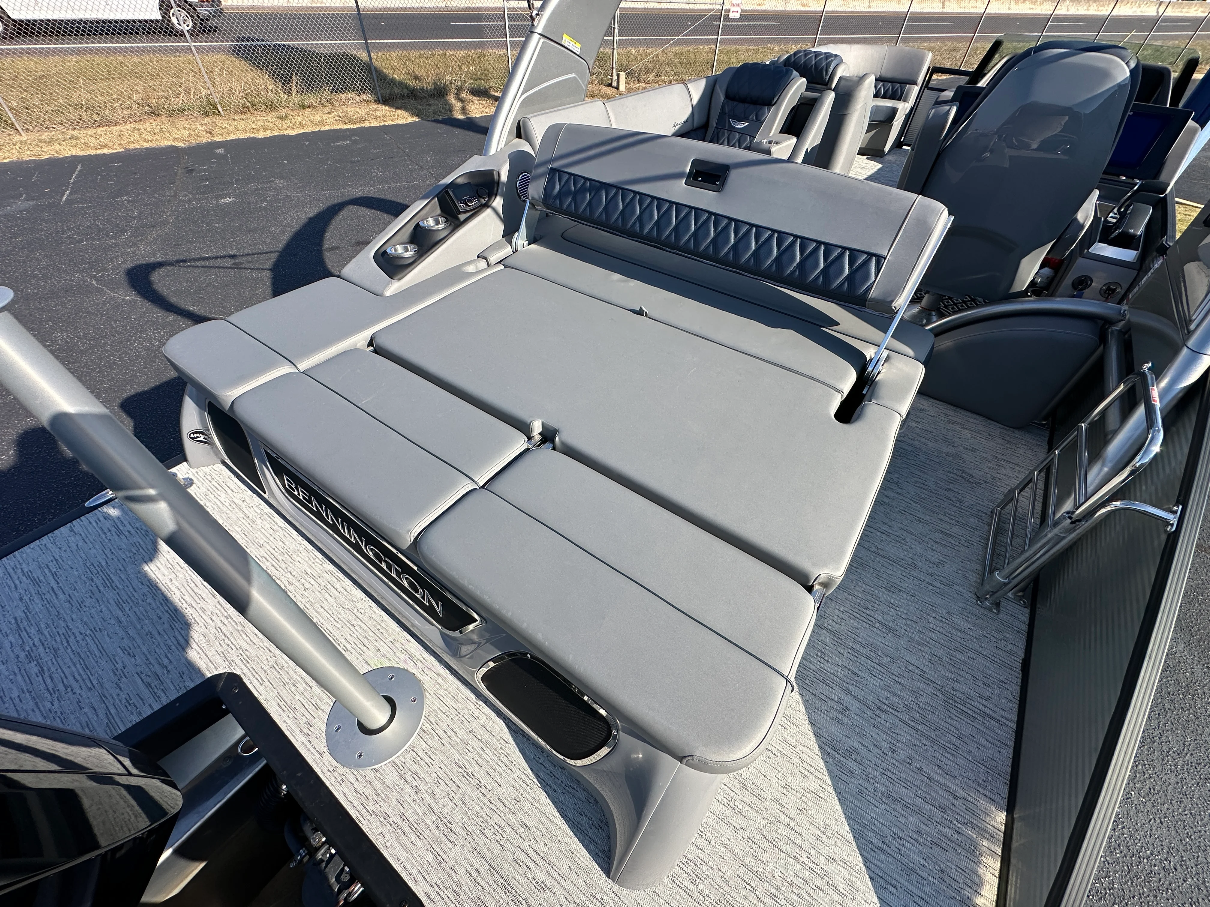 2025 Bennington 23RSBA Image Thumbnail #6