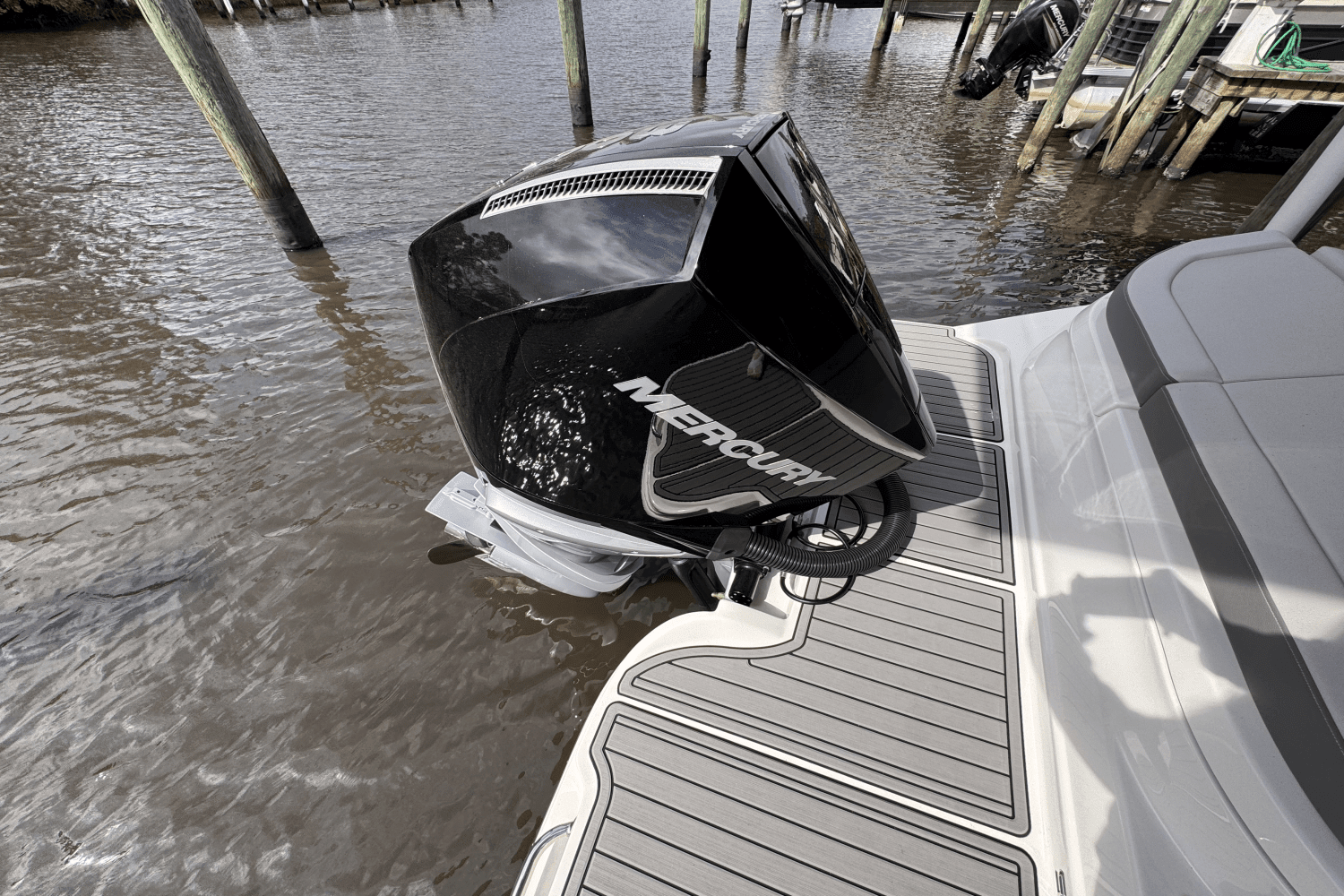 2024 Sea Ray 270 SDX OUTBOARD Image Thumbnail #7