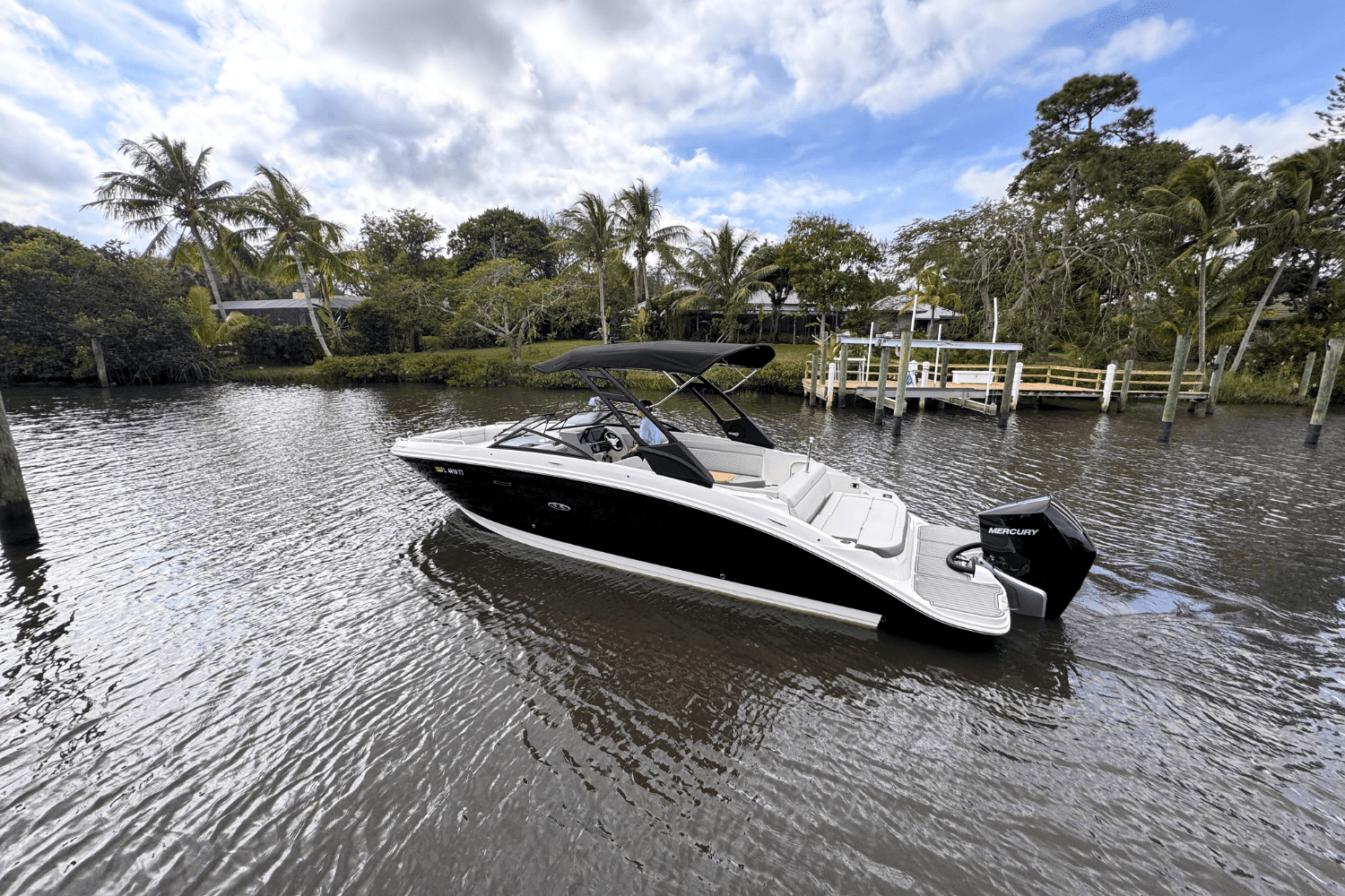 2024 Sea Ray 270 SDX OUTBOARD Image Thumbnail #3